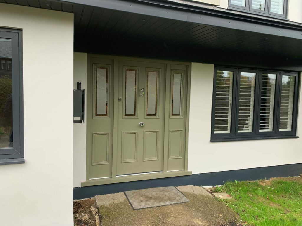 accoya front door with sidelights 1